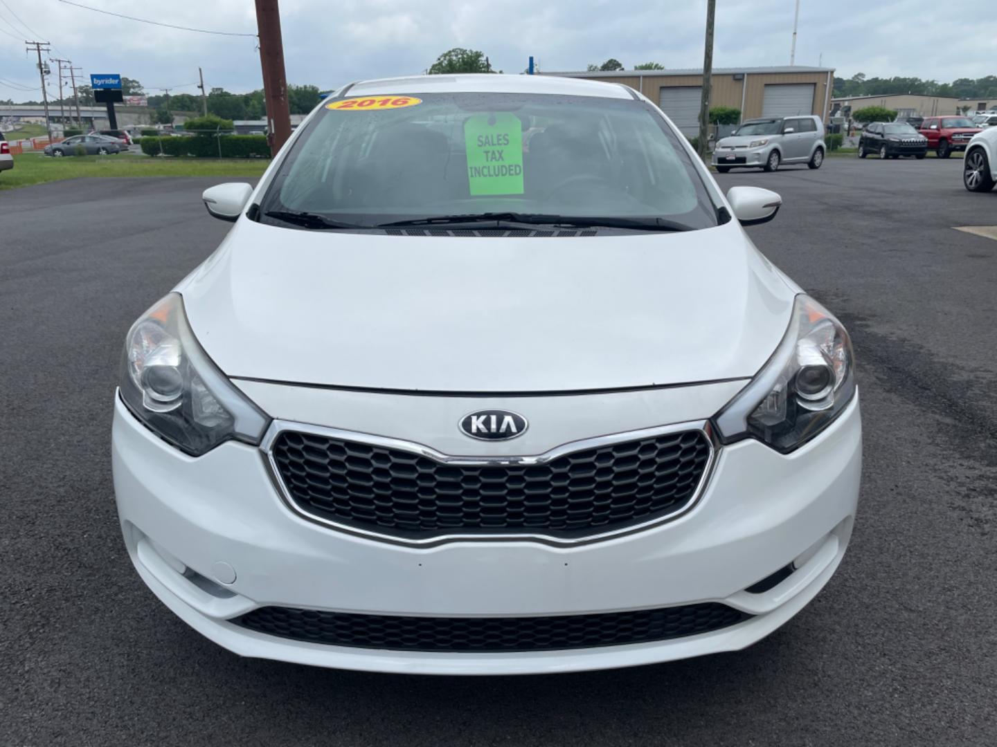 2016 White Kia Forte5 (KNAFK5A86G5) with an 4-Cyl, GDI, 2.0 Liter engine, Auto, 6-Spd w/Sportmatic and Active ECO System transmission, located at 8008 Warden Rd, Sherwood, AR, 72120, (501) 801-6100, 34.830078, -92.186684 - Photo#2